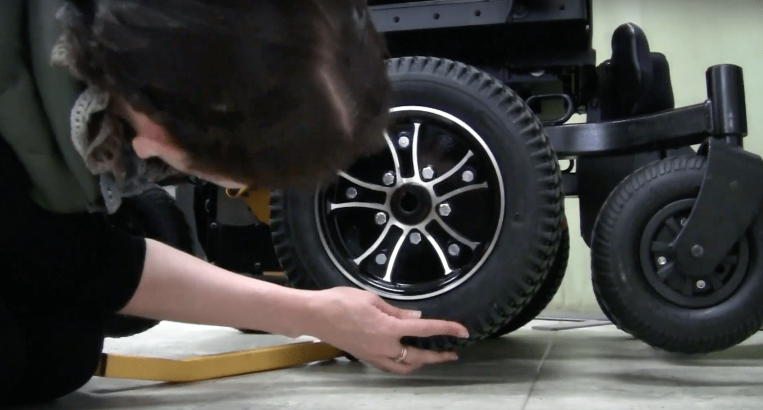 electric wheelchair wheel change